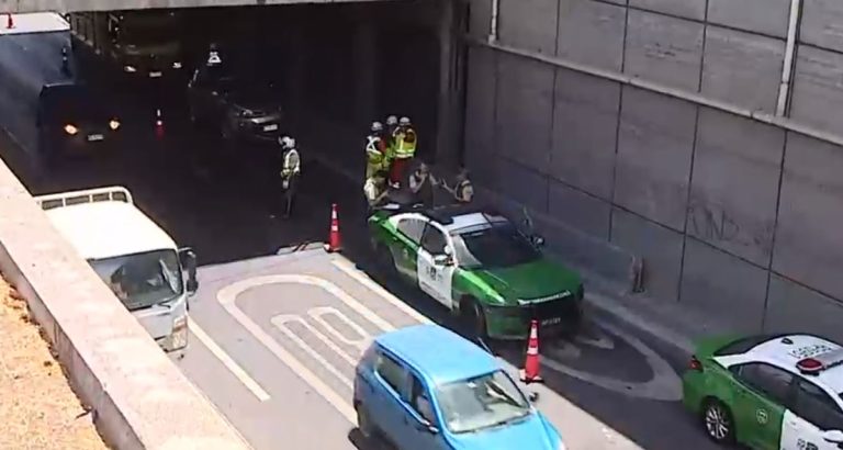 Persecución en Autopista Central: Dos detenidos y un carabinero herido tras balacera por robo de vehículo