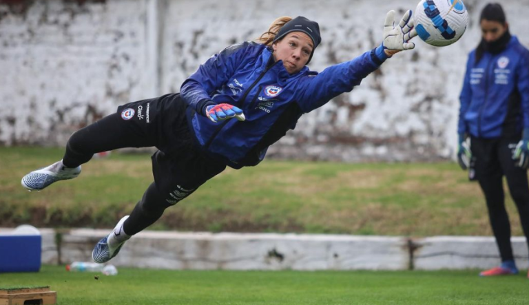 Otra vez puede ser la mejor arquera del mundo: Christiane Endler es nominada al premio The Best de la FIFA
