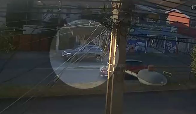 El momento de la balacera entre Carabineros y delincuentes que intentaron robar camión de cigarrillos