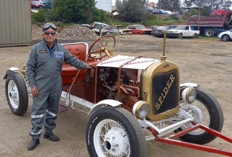 Las joyitas de Hernán Massiani, el hombre que arma autos vintage con material reciclado