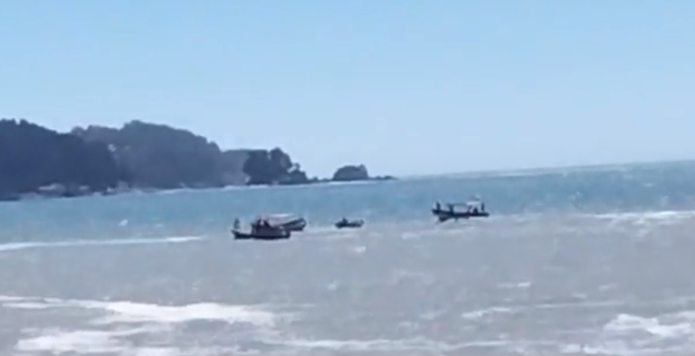 Emergencia en el Biobío: Un adulto y dos menores de edad desaparecen en playa no apta para el baño