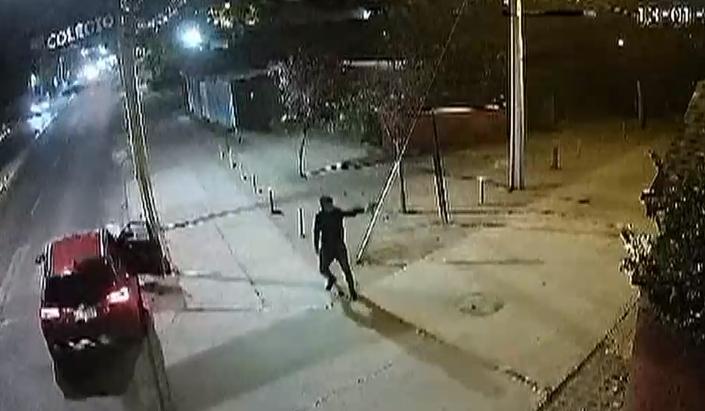 Sujeto disparó 18 veces contra una casa en La Florida: Dejó un fallecido y otra persona en riesgo vital