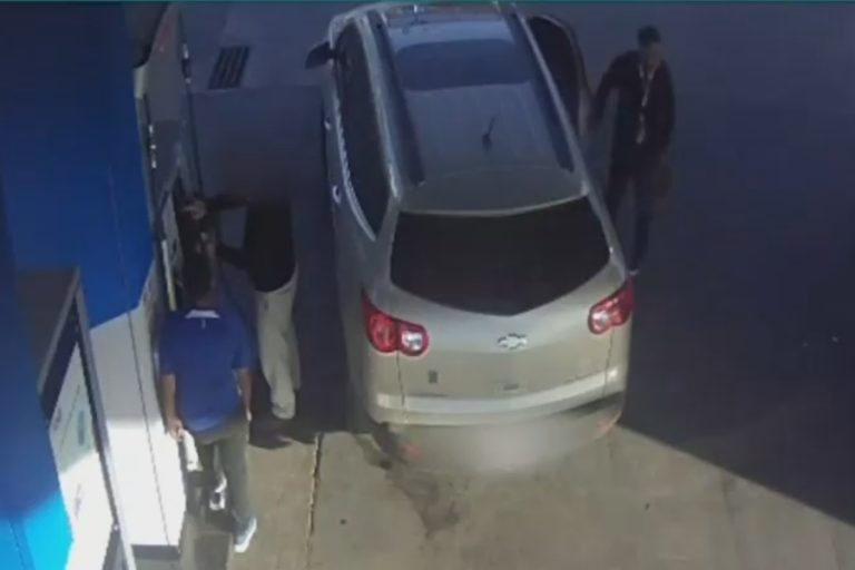 Detienen a los sujetos que robaron al senador Ossandón en bencinera: 