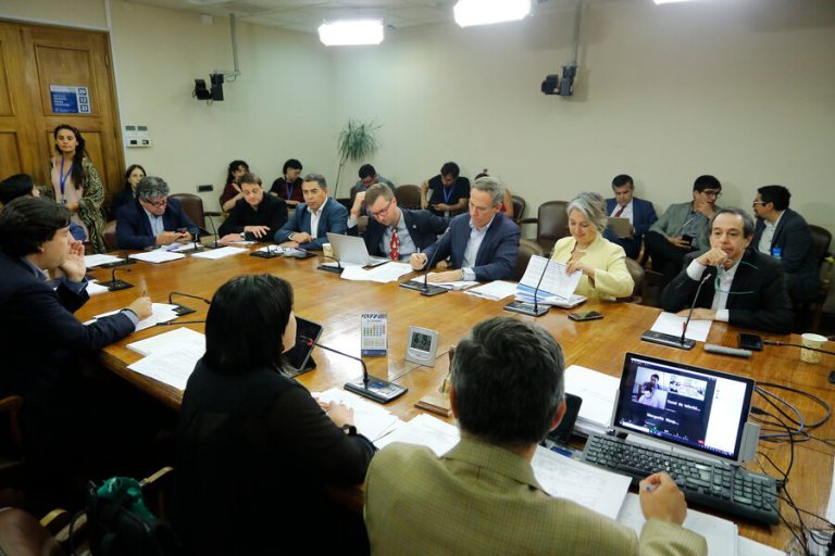 Oficialismo se divide entre aprobar y rechazar: ¿En qué está el proyecto de autopréstamo de las AFP?