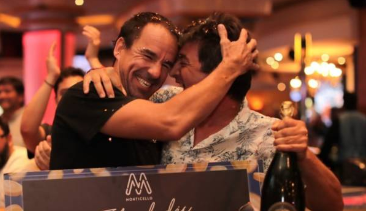A lo Robin Hood: Hijo de Coco Legrand ganó millonario premio y repartió el pozo entre el personal del casino