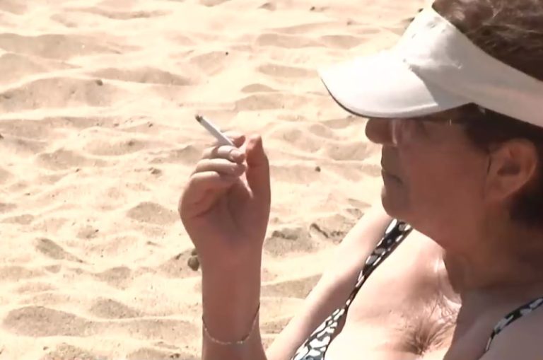 Multas bordean los $250 mil: Preocupa baja fiscalización por fumar en las playas