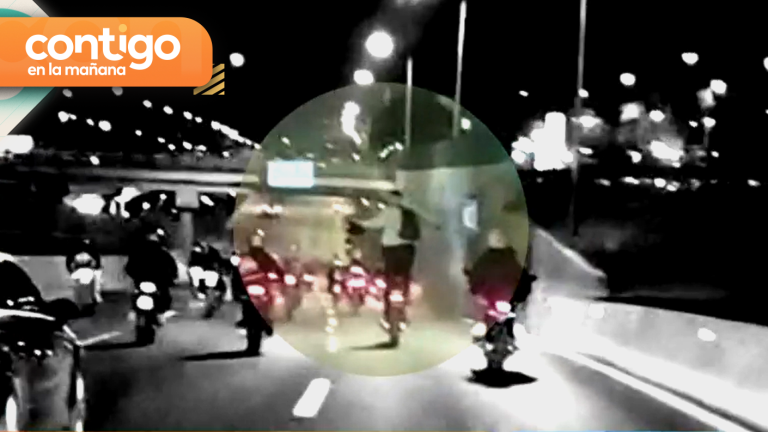 Incluso parados: Más de 40 motoristas se tomaron Vespucio Sur con peligrosas piruetas