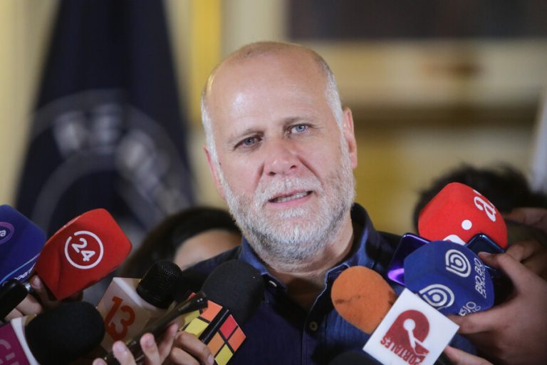 Elizalde contradice al CNTV y asegura que elección de Consejo Constitucional sí tendrá franja televisiva