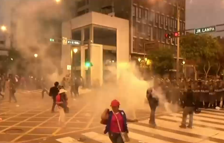 Toma de Lima: Intensas manifestaciones en Perú dejaron 1 muerto y 22 policías heridos
