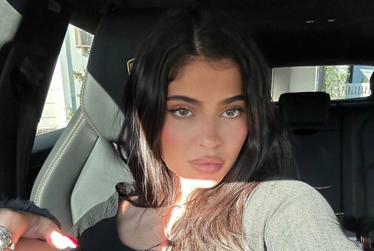 Kylie Jenner muestra a su hijo por primera vez y revela su nombre: Podría tener origen de palabra del español