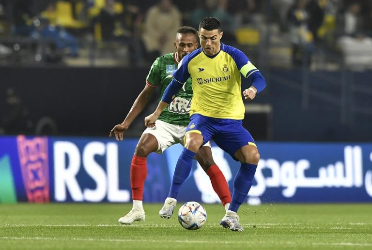 Con el estadio repleto: Cristiano Ronaldo debutó en triunfó de Al-Nassr por la cuenta mínima sobre Al-Ettifaq