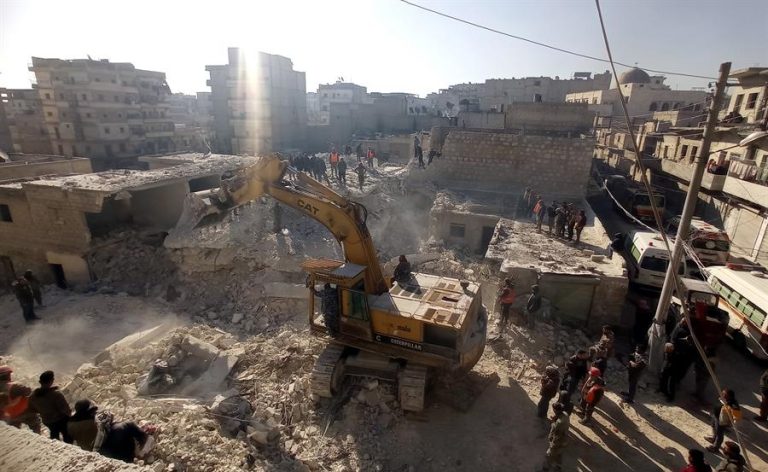 Trágico derrumbe de edificio con cinco plantas en Siria: Al menos 18 personas murieron y 9 serían menores de edad