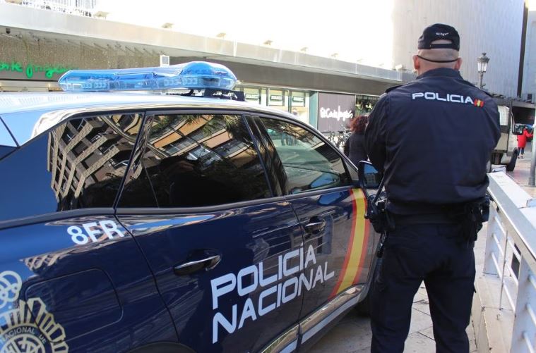 Hombre que ya tenía denuncia por violencia de género mató a su pareja y a su hija de 8 años en España