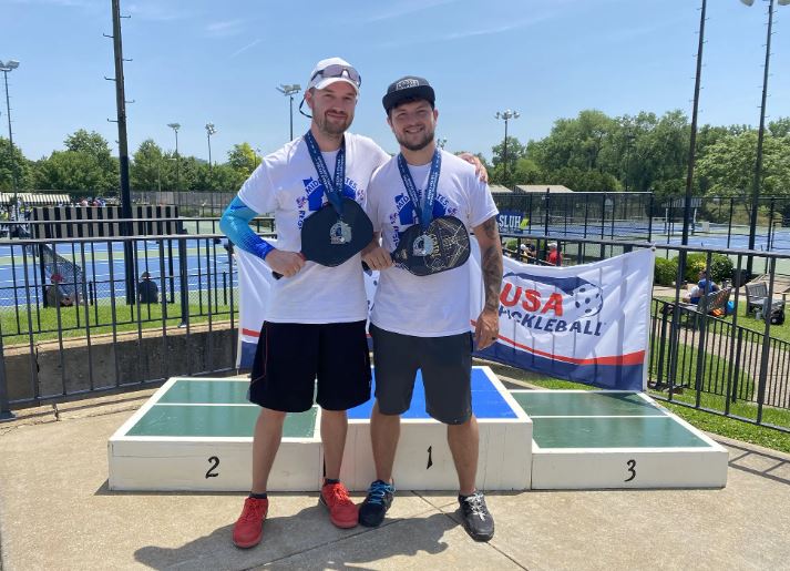 Joven padre sufrió 3 accidentes cerebrovasculares al girar su cabeza muy rápido: 