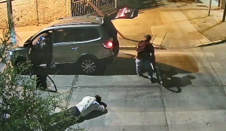 Subieron las bicicletas al techo para escapar: Bicichorros cometieron violento asalto en Estación Central