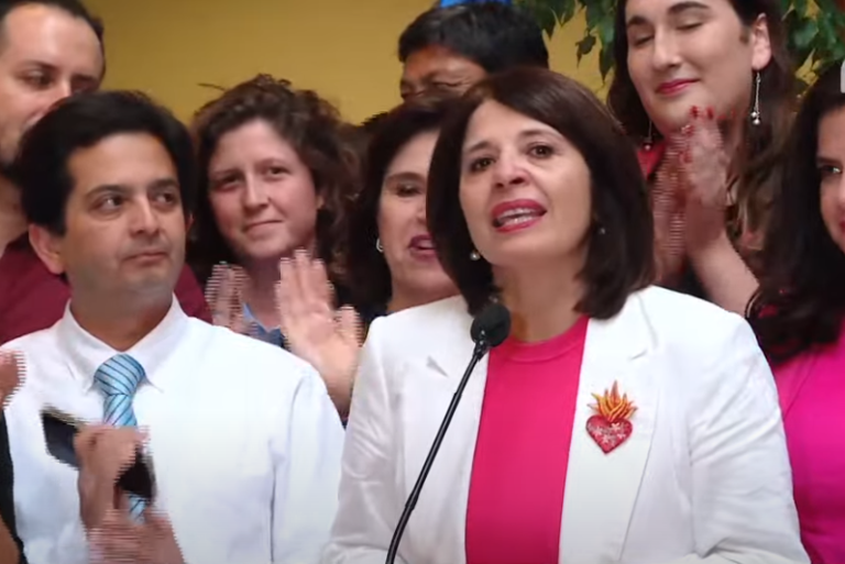 Entre lágrimas, ex ministra Ríos agradeció apoyo del gobierno y CS tras rechazo de acusación constitucional