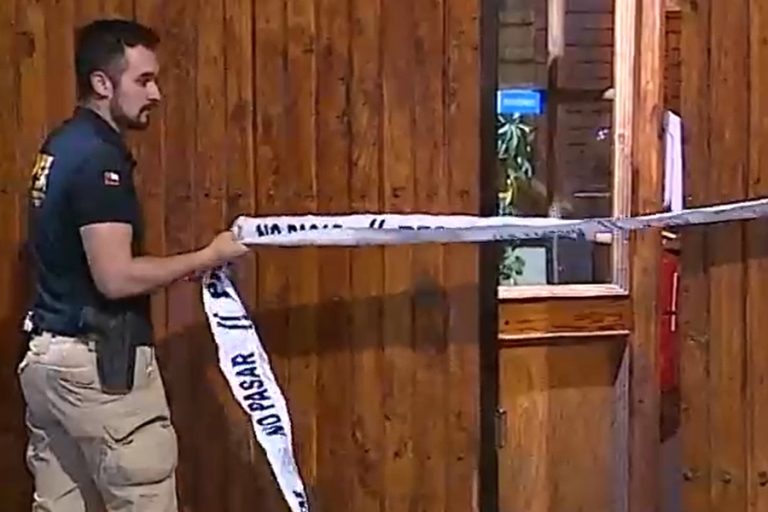 Funcionario PDI repelió con disparos asalto en restaurante de Santiago: Ladrones huyeron con parte del botín