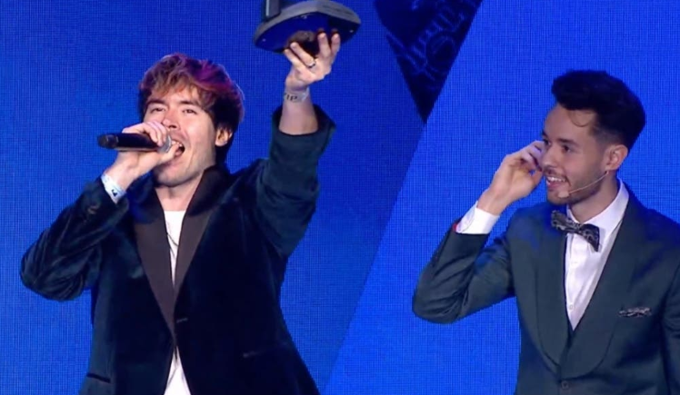 Germán Garmendia terminó en lágrimas al ganar premio a la trayectoria en los Oscar del streaming