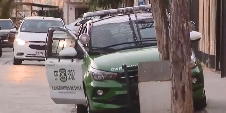 Carabinero se parapetó en su casa tras ser dado de baja: Tenía denuncias por VIF