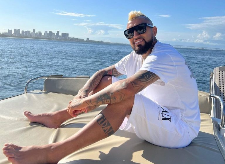 ¡Con setup y todo! Arturo Vidal vuelve a Twitch y anuncia incursión en YouTube