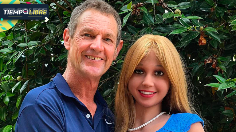 Hombre cansado de la soledad, compró muñeca sexual y se la presentó a su madre