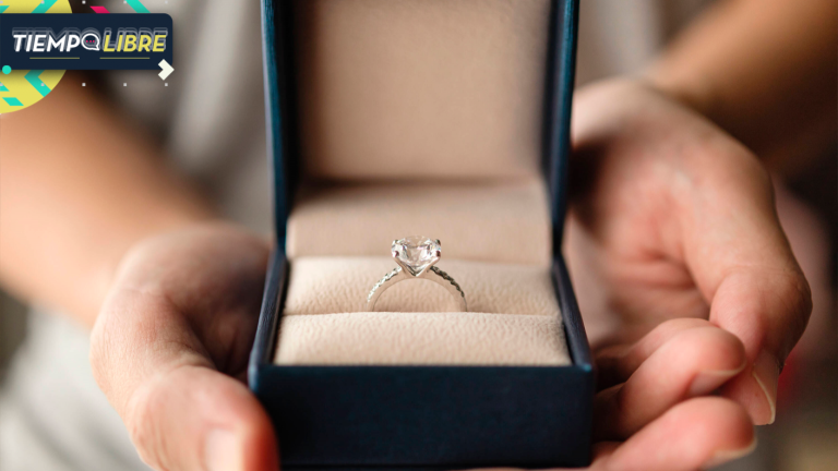 Hombre le propuso matrimonio a su novia, pero le pidió que pagara la mitad del anillo