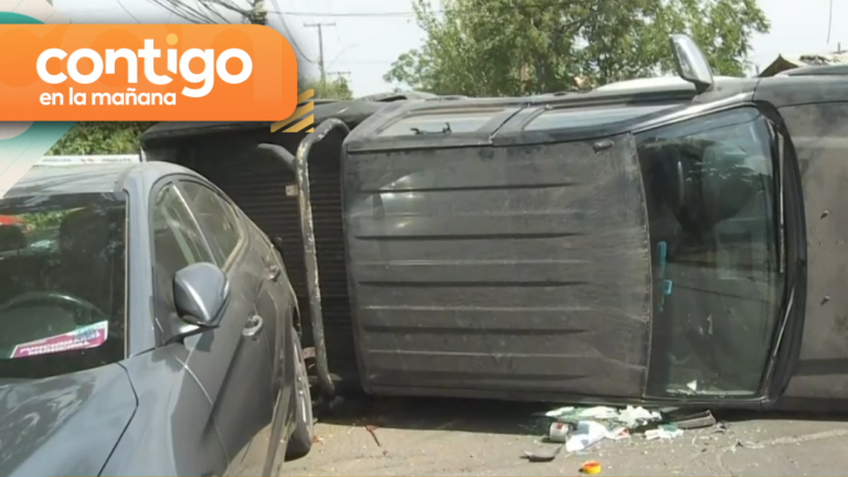 Impacto de gran magnitud: Volcamiento de furgón dejó dos lesionados en Cerrillos