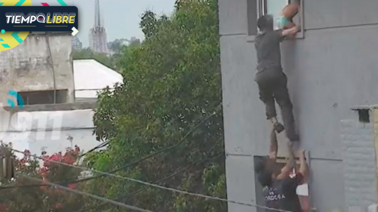 Impactante registro: Vecino rescató a bebé que caminaba en cornisa de departamento