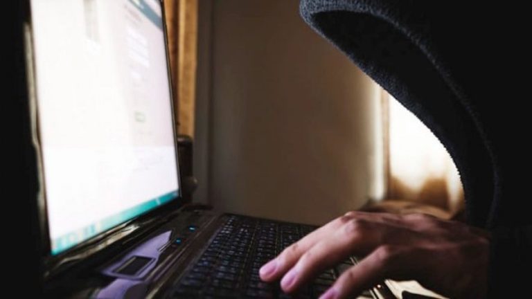 Joven de 21 años es detenido por almacenamiento de material pornográfico en Las Condes