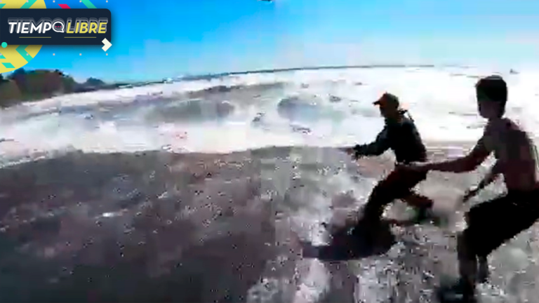 Impactante registro: Dramático rescate de surfista que se estaba ahogando en Hualpén