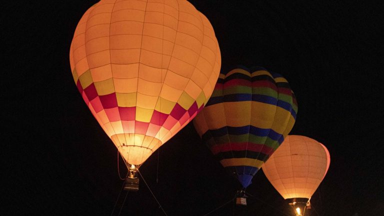 Así fue el increíble espectáculo de globos aerostáticos que reemplazó a los fuegos artificiales en Arica