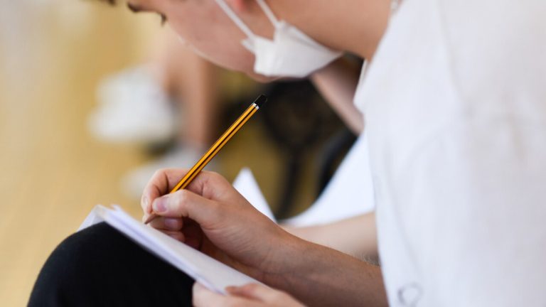 De la Gratuidad al Fondo Solidario: Los 5 beneficios estudiantiles a los que puedes postular y cómo hacerlo