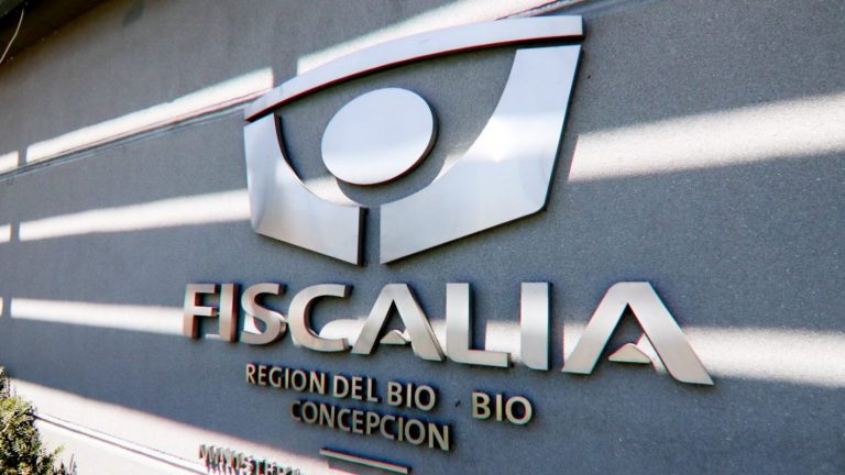 Solicitan 22 años de cárcel a doctora acusada de fraude por más de $5 mil millones en bonos Fonasa