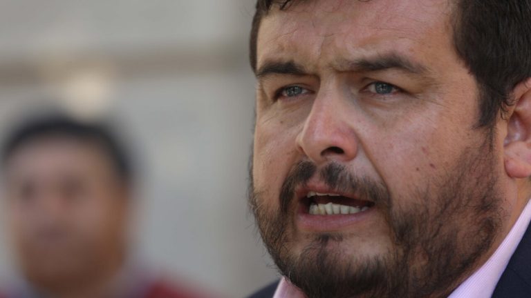 Alcalde de La Higuera por Dominga: “¿Cuándo vamos a hablar del hombre y dejaremos de hablar de los pescaditos?”