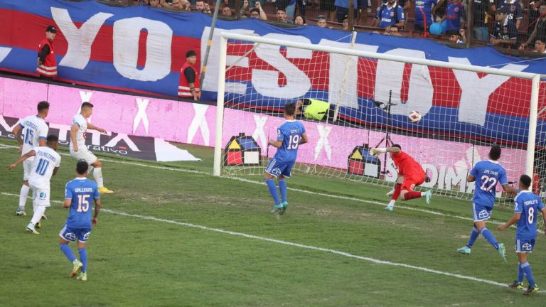Universidad de Chile arrancó con el pie izquierdo y cayó ante Huachipato en el Campeonato Nacional