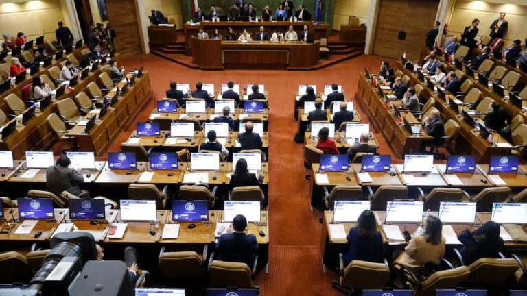 ¿A qué hora? Cámara votará este martes a primeros expertos que conformarán Consejo Constitucional