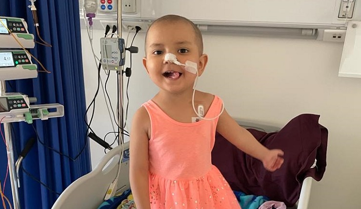 Familia debe reunir $300 millones para tratar extraño cáncer de su hija: 