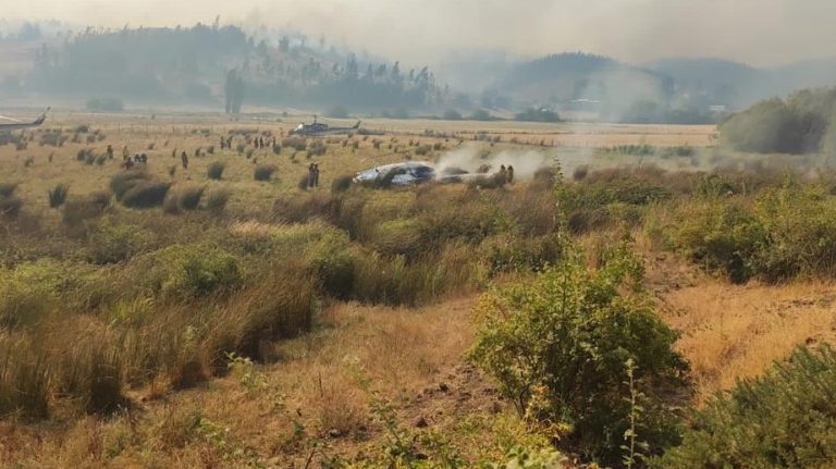 Capotó helicóptero que combatía incendios forestales en Galvarino: Dos personas fallecieron