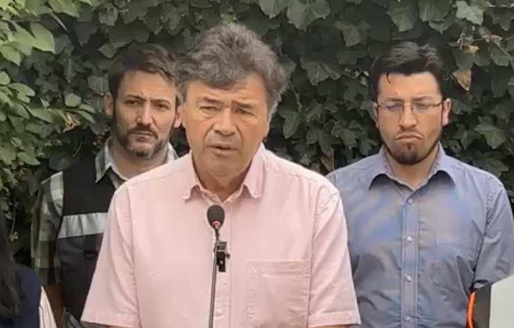 Ministro Valenzuela acusó que empleadores no están dejando faltar al trabajo a bomberos que combaten incendios