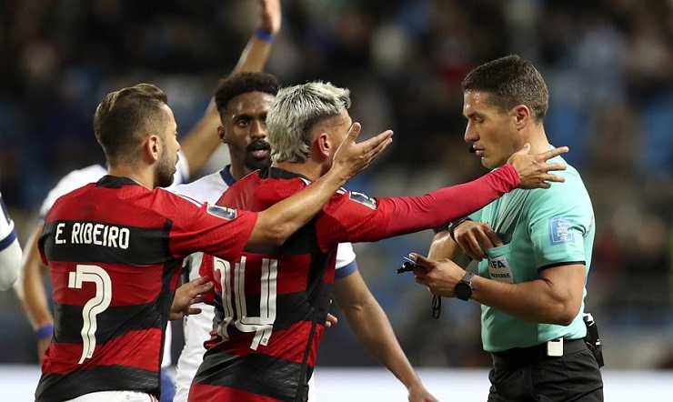 Vidal, cada vez más enojado: Flamengo cae en el Mundial de Clubes con el King jugando solamente 10 minutos