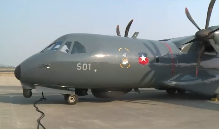 No sería posible sin su ayuda: El avión que guía al Ten Tanker en el combate de los incendios forestales