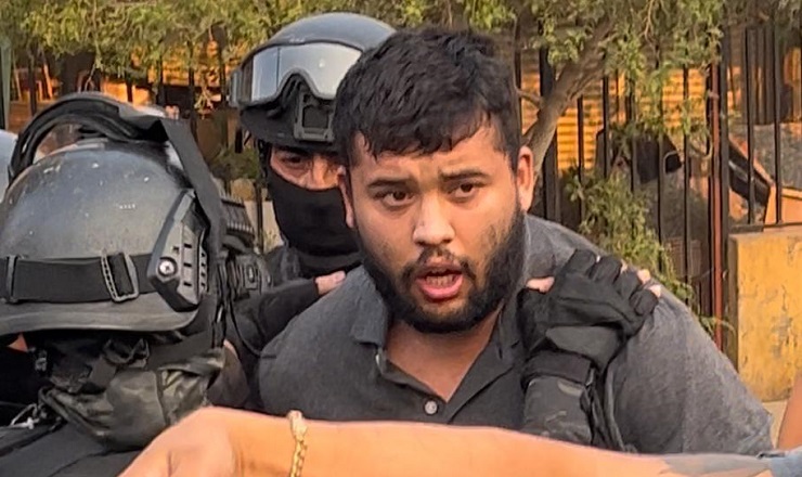 Esposado, agachado y descalzo: El momento en que la PDI capturó a 