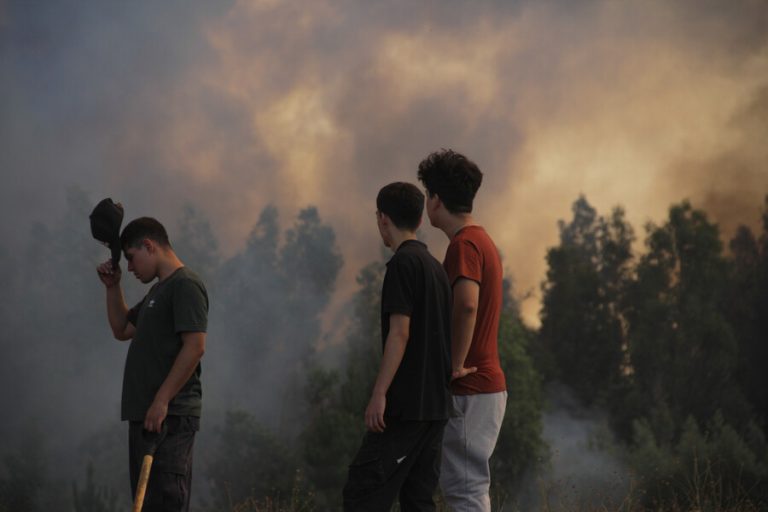 De un bono a viviendas transitorias: Las 13 ayudas del gobierno para los damnificados por incendios