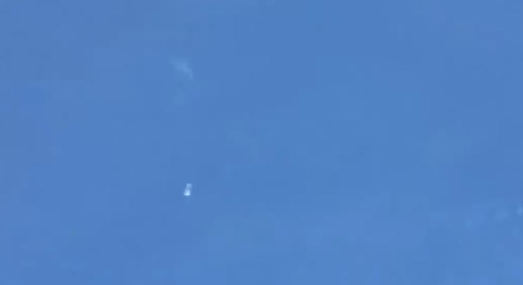 Volaba a 12 mil metros y era del porte de un vehículo: Derriban objeto volador no identificado en Estados Unidos