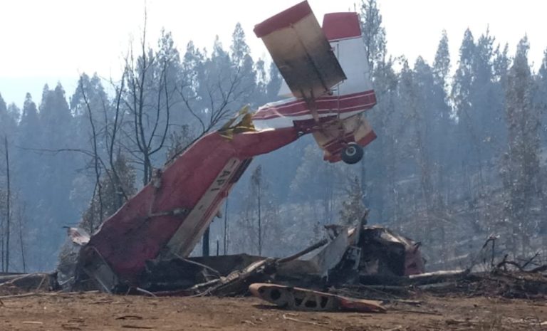Completamente destrozado: Los registros de cómo quedó el avión forestal que capotó en Hualqui