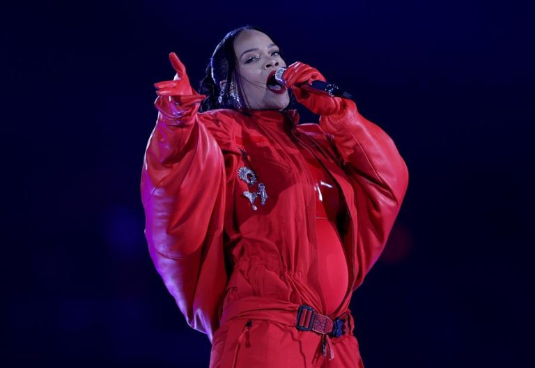 Anunció su segundo embarazo: Así fue el esperado show de Rihanna en el entretiempo del Super Bowl