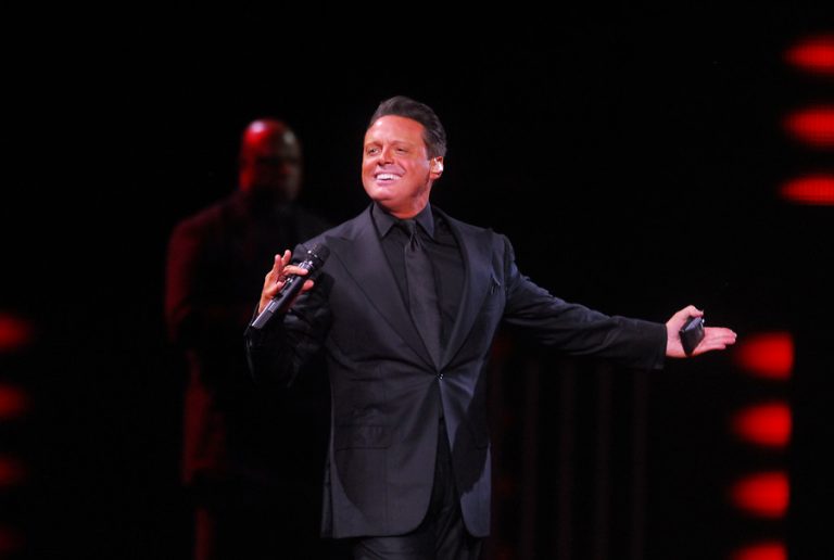 ¿Pasará por Chile? Luis Miguel anuncia su regreso a los escenarios con gira mundial en 2023