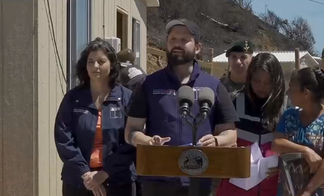 Pdte. Boric visitó zona cero de incendios: 18 viviendas en proceso de instalación en una de las zonas más afectadas