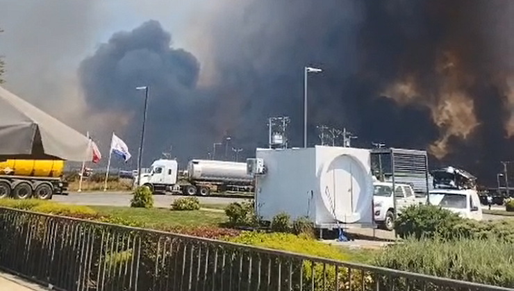 Solicitan evacuar diversos sectores de Victoria por incendio forestal: Llamas generaron gran columna de humo