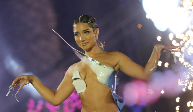 ¡Sus uñas se derretían! Así fue el innovador look de Princesa Alba en la nueva gala del Festival de Viña